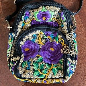 Lovely hand embroidered black colorful 7“ x 6“ x 2“ zippered ladies shoulder bag